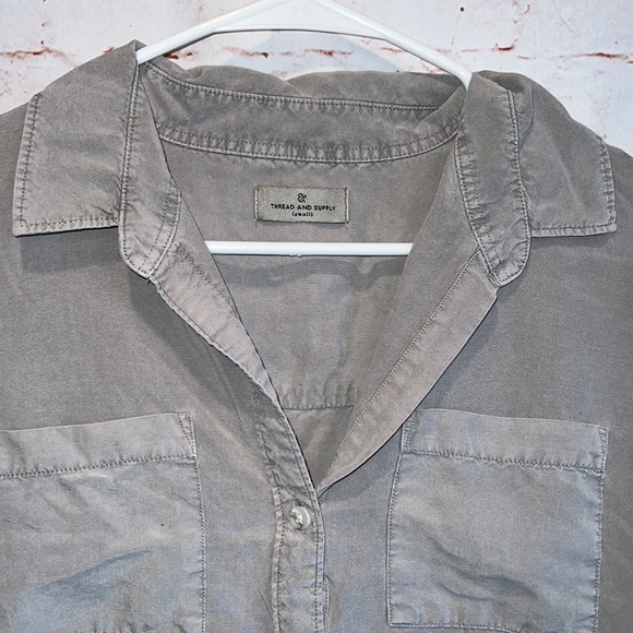 Thread and supply small button down casual blouse grey collared neck oversized - Picture 2 of 7